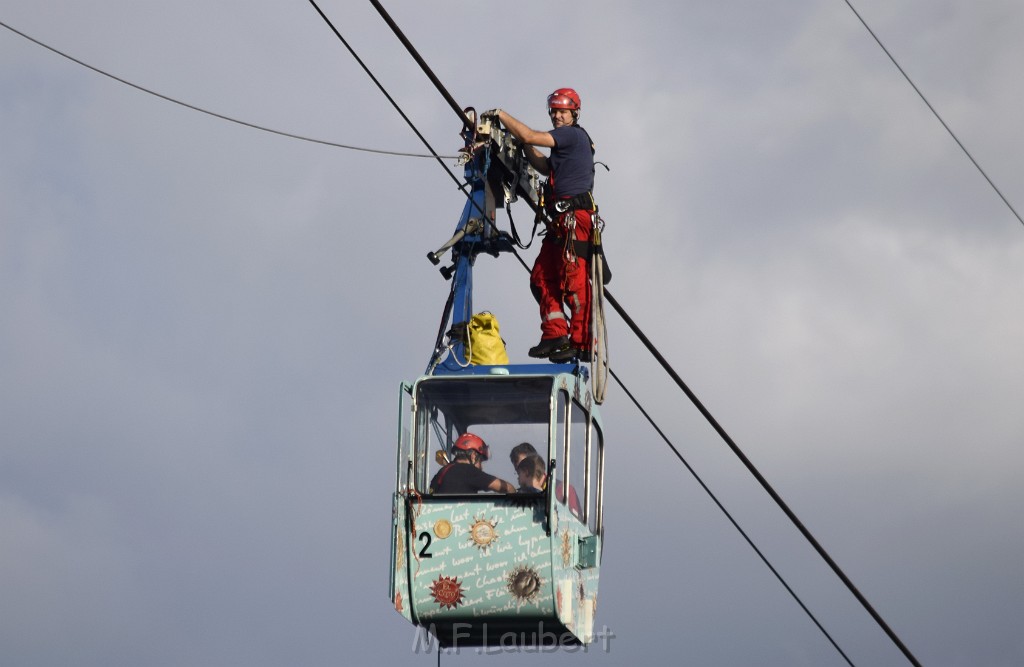 Koelner Seilbahn Gondel blieb haengen Koeln Linksrheinisch P607.JPG - Miklos Laubert